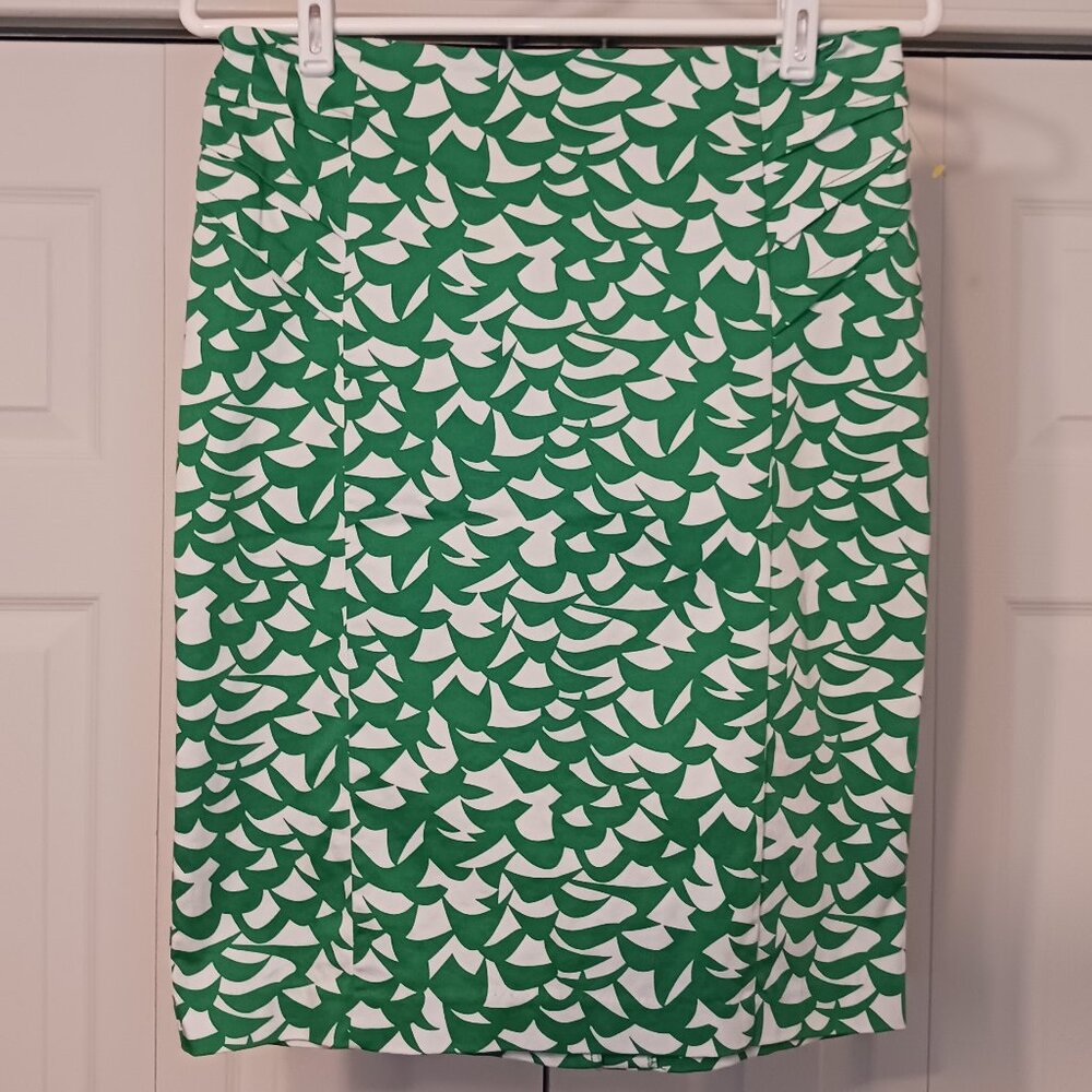 #290 3/$18 - The New York Company Green/White Skirt Size 4
